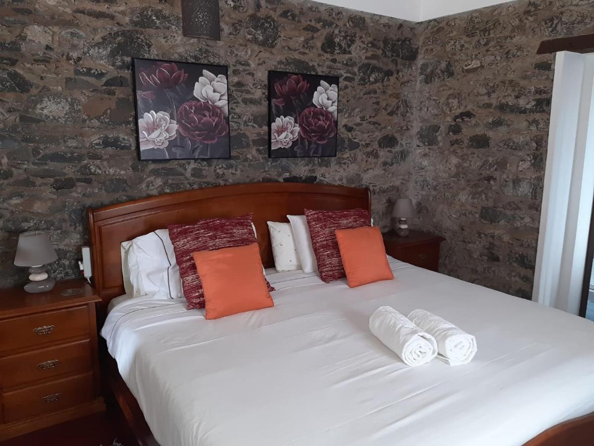 Casa Velha D Fernando E Casa Avo Augusta Hotel Ribeira Brava Exterior photo